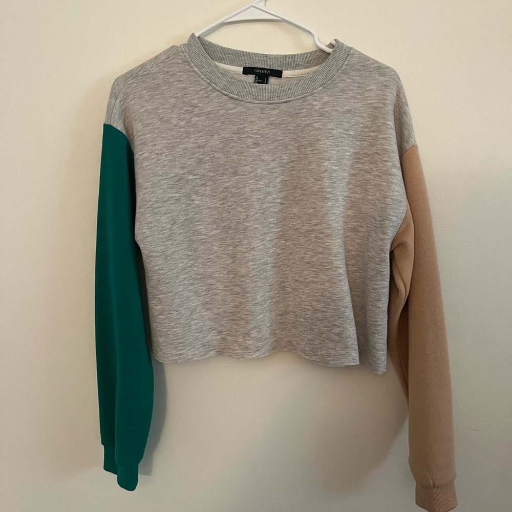 Cropped sweatshirt size Small